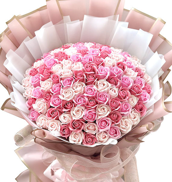 99 Mixed Waxed Roses Bouquet Vietnam