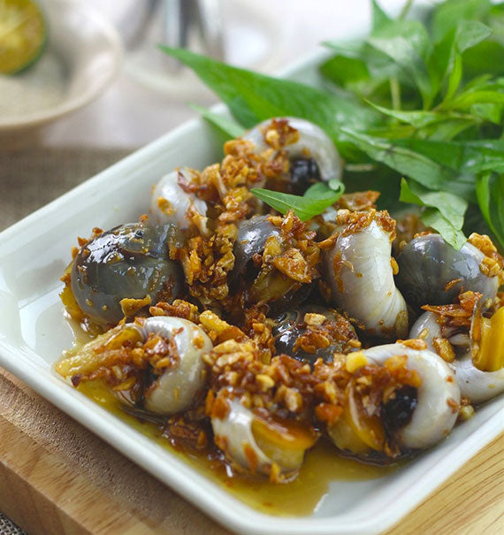 Oc Mo Xao Me Seafood Vietnam