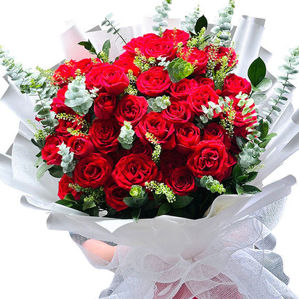 Romantic Roses For Vietnamese Women's Day