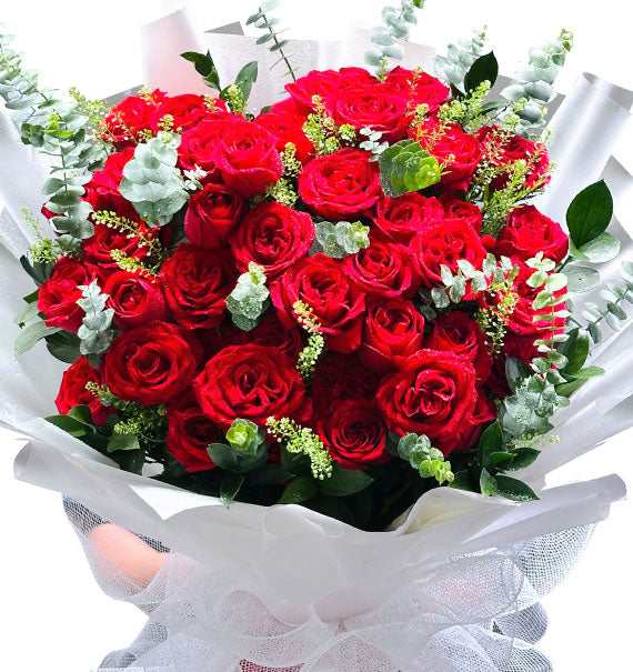 Velvet Red Rose Bouquet For Valentine Vietnam