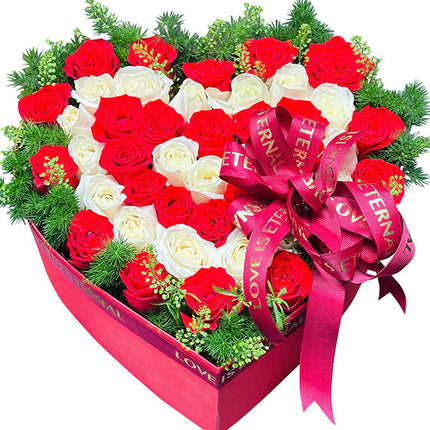 Vietnamese Women's Day Heart-shaped Rose Box