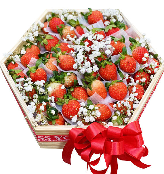 Xmas Strawberries Box Vietnam
